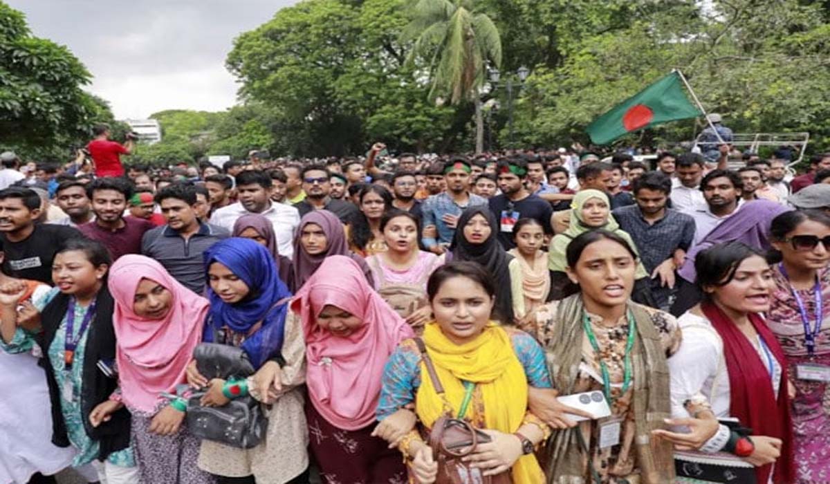 بنگلہ دیش میں طلبہ کا پھر احتجاج، چیف جسٹس، گورنر مرکزی بینک مستعفی