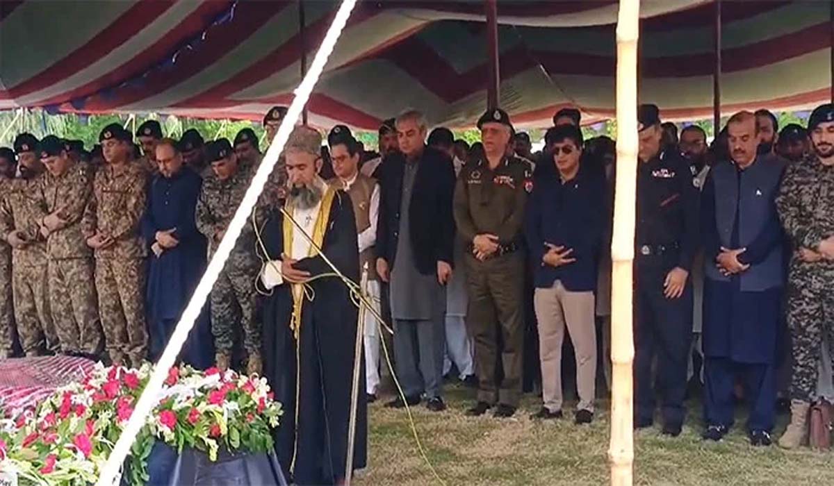 کچے کے ڈاکوؤں کے حملے میں شہید پولیس اہلکاروں کی نمازِ جنازہ ادا