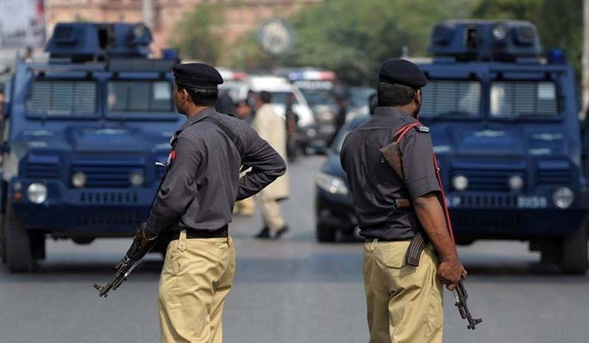 ڈیوٹی کے دوران سوشل میڈیا استعمال کرنے پر مزید 12 اہلکار معطل