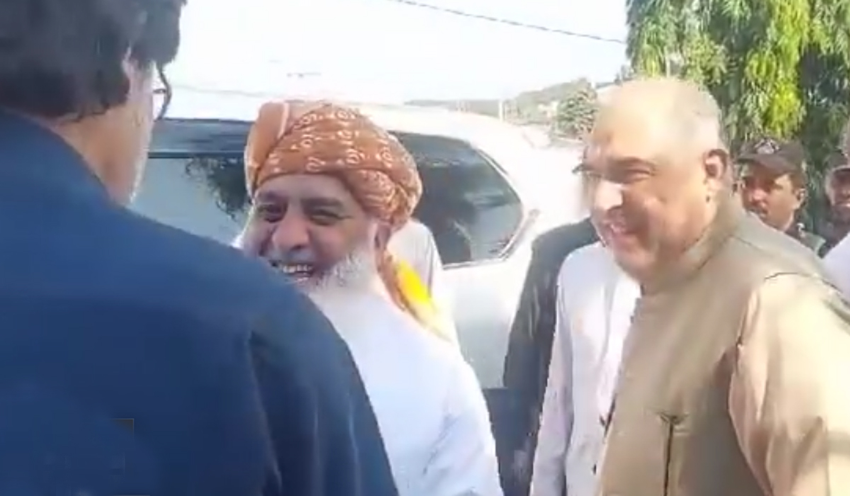 اسد قیصر کا مولانا فضل الرحمان کے اعزاز میں ظہرانہ