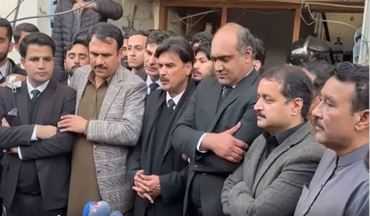 عدلیہ پر حملہ کیا گیا تو وکلا سخت ردعمل دیں گے، عبدلرازق خان