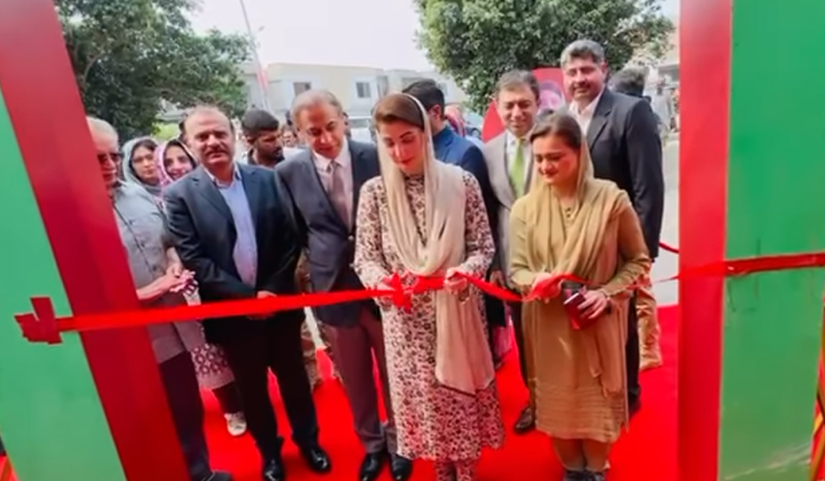 مریم نواز نے 6 نئی ہائبرڈ ڈبل ڈیکر بسوں کا افتتاح کر دیا