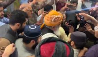 مولانا فضل الرحمان پارلیمنٹ ہاؤس پہنچ گئے