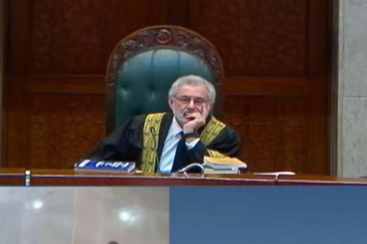 چیف جسٹس قاضی فائز عیسیٰ آخری دن گزارنے کے بعد گھر روانہ