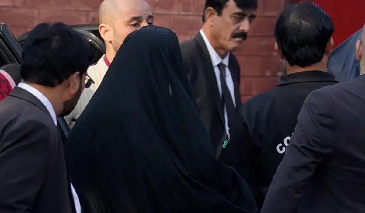 عمران خان کی اہلیہ بشریٰ بی بی لاہور پہنچ گئیں