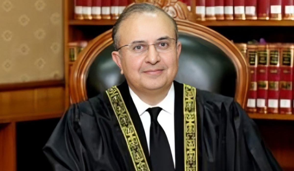 جسٹس منصور علی شاہ نے خصوصی بنچ میں بیٹھنے سے انکار کر دیا