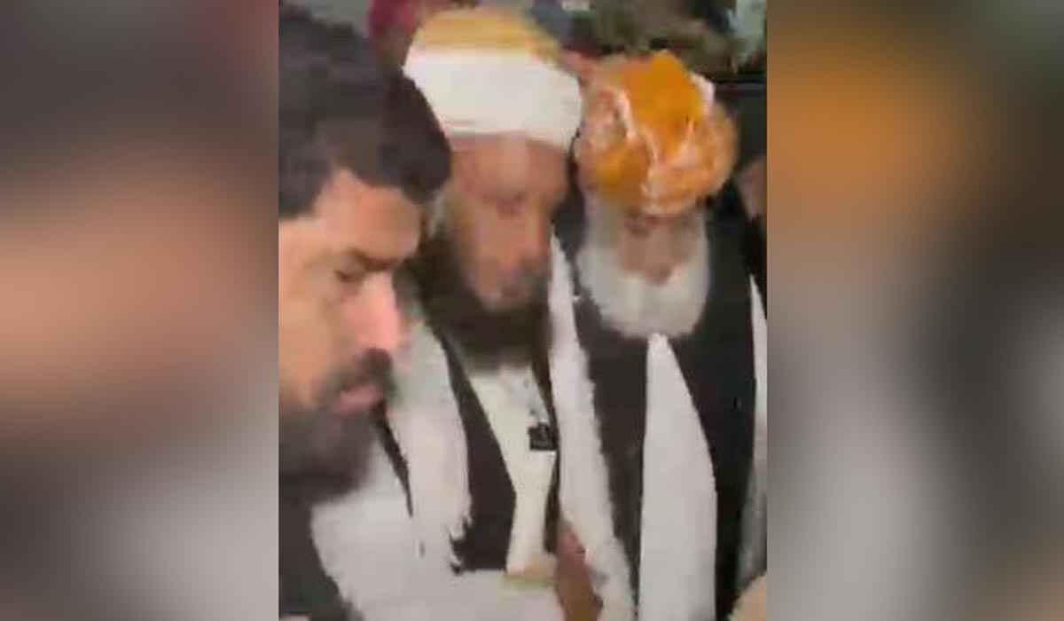 مولانا فضل الرحمان دیرینہ ساتھی کی وفات پر ہری پور پہنچ گئے
