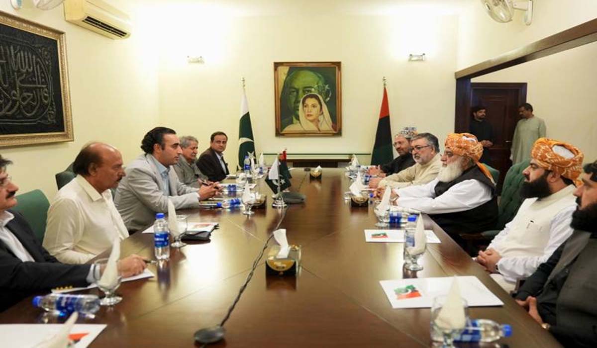 پیپلز پارٹی اور جے یو آئی میں آئینی مسودے پر اتفاق ہو گیا
