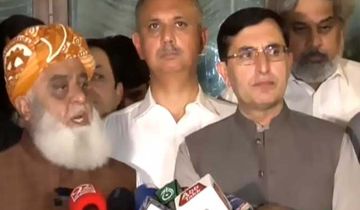 تحریک انصاف اور جے یو آئی آئینی ترامیم کے مسودے پر متفق