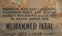 علامہ اقبال کی علامتی قبر کس ملک میں بنائی گئی ہے؟