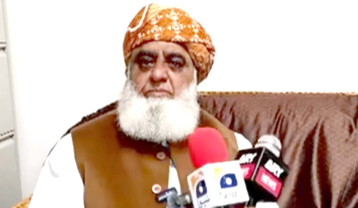 فوج کو اختیارات ملے مگر دہشت گردی ختم نہیں ہوئی،فضل الرحمان
