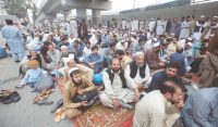 پشاور میں پرائمری اساتذہ کا اپگریڈیشن کیلئے دھرنا جاری