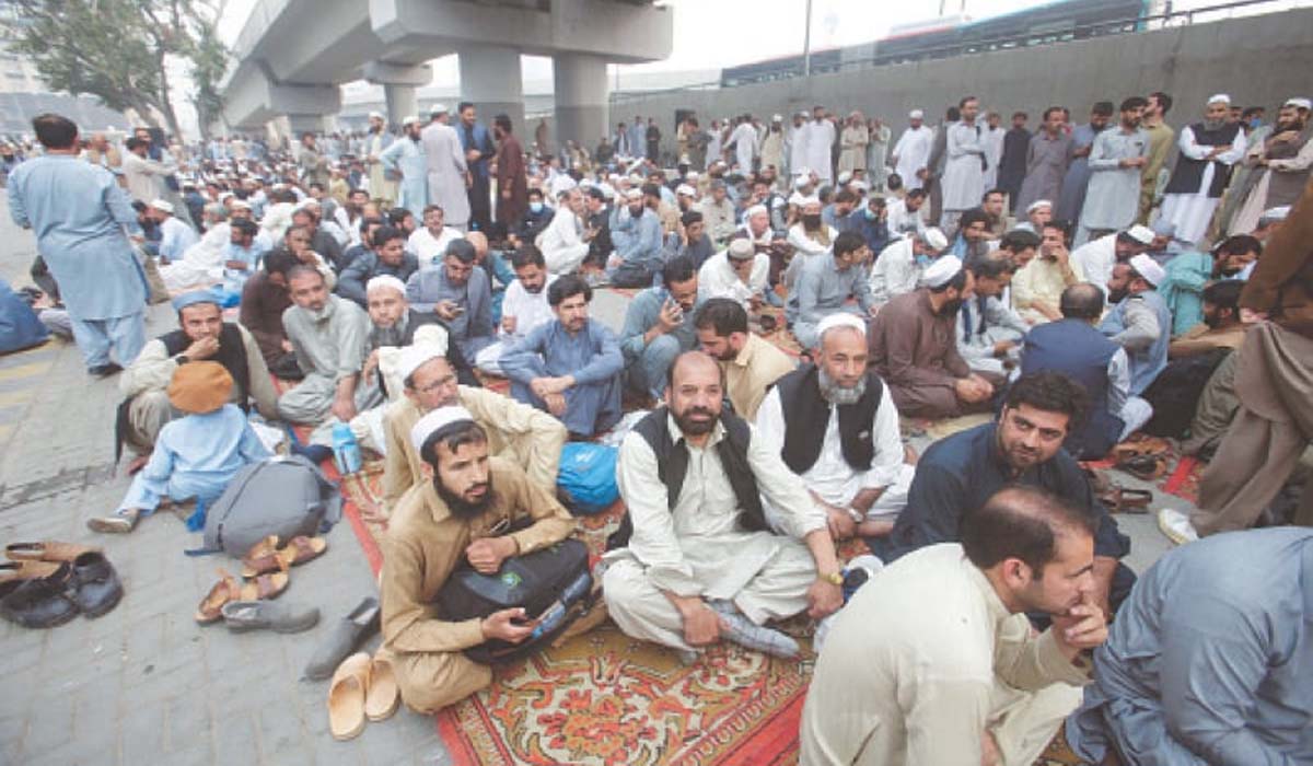 پشاور میں پرائمری اساتذہ کا اپگریڈیشن کیلئے دھرنا جاری