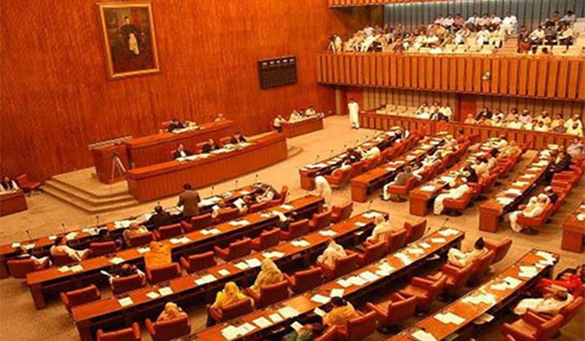 تینوں سروسز چیفس کی مدت ملازمت 5 سال کرنے کا بل منظور