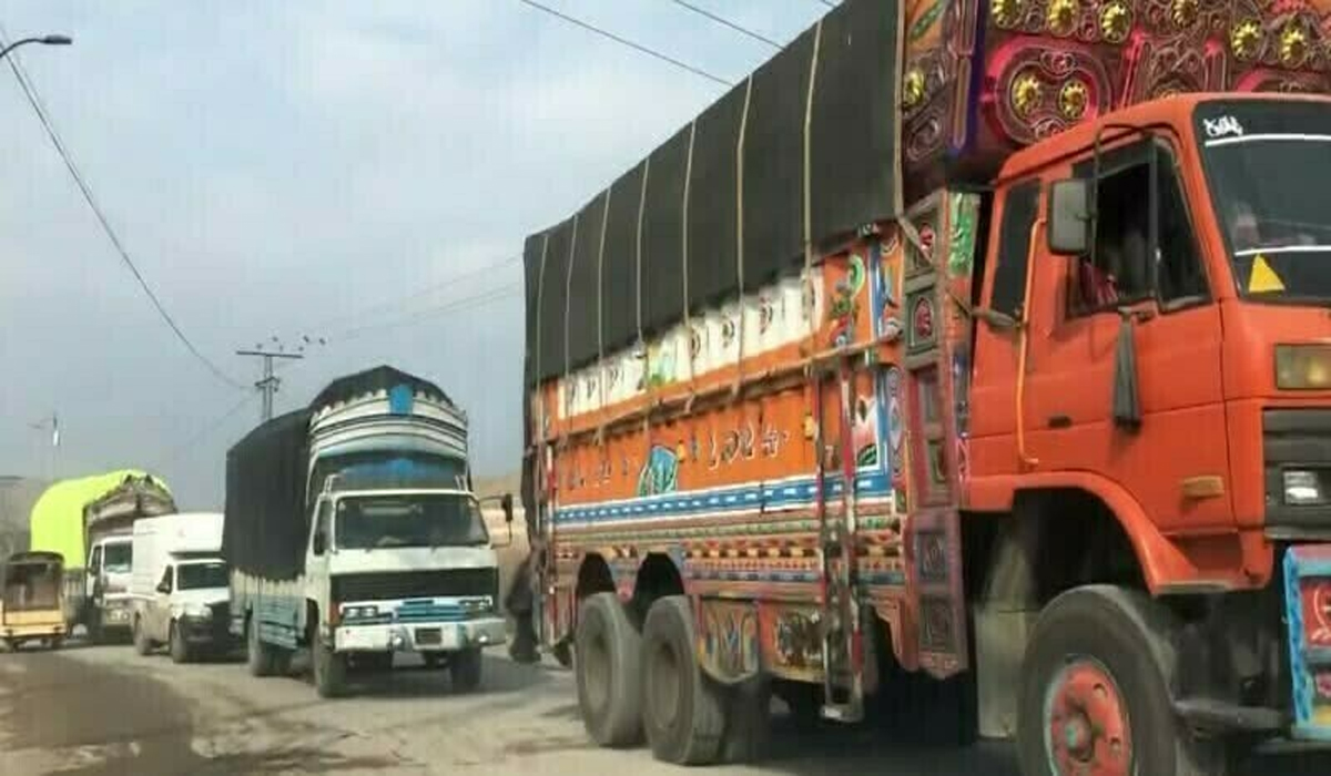 کرم سے 100 سے زائد گاڑیوں پر مشتمل قافلہ پارا چنار پہنچ گیا
