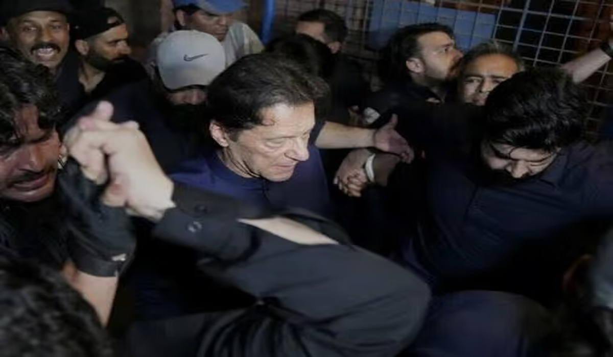 عمران خان سے مذاکراتی کمیٹی کی ملاقات پیر کو اڈیالہ جیل میں متوقع
