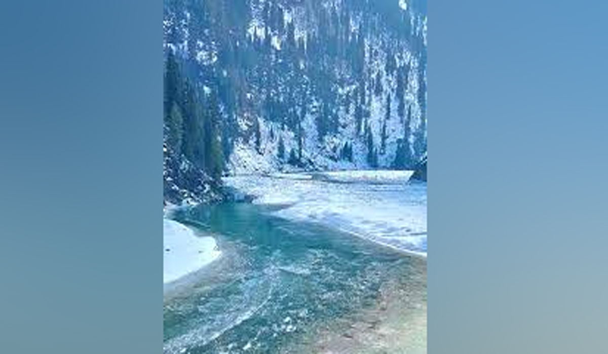 وادی نیلم میں ٹمپریچر منفی بیس ڈگری سینٹی گریڈ تک گر گیا