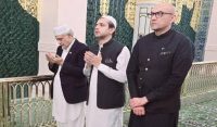 اسحاق ڈار کی مدینہ منورہ میں روضہ رسولؐ پر حاضری