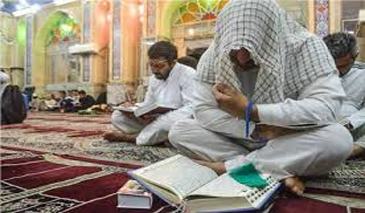 مساجد میں لاکھوں مسلمان اعتکاف میں بیٹھ گئے