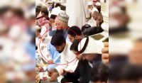 مسجدِ نبوی ﷺ میں بابر اعظم کی روزہ افطار کرتے ویڈیو وائرل