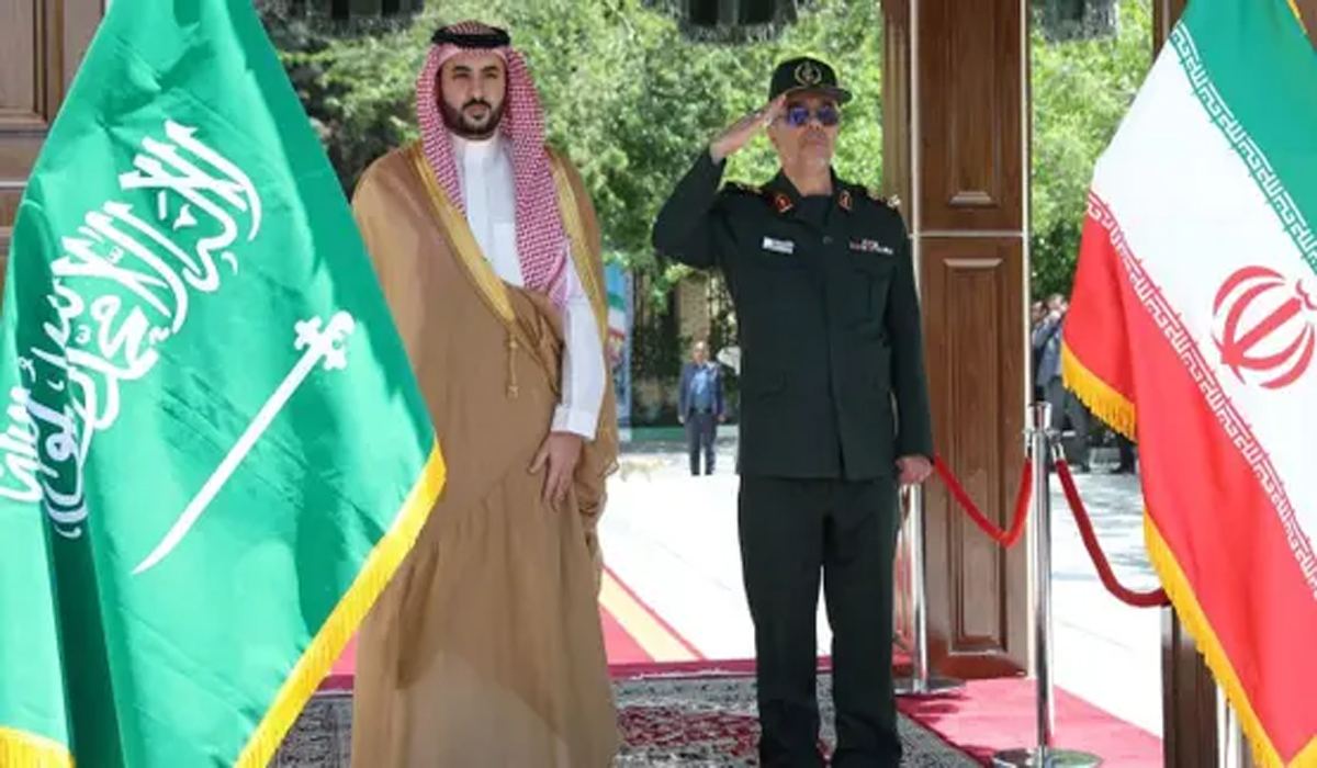 سعودی وزیر دفاع وفد کے ہمراہ ایران پہنچ گئے