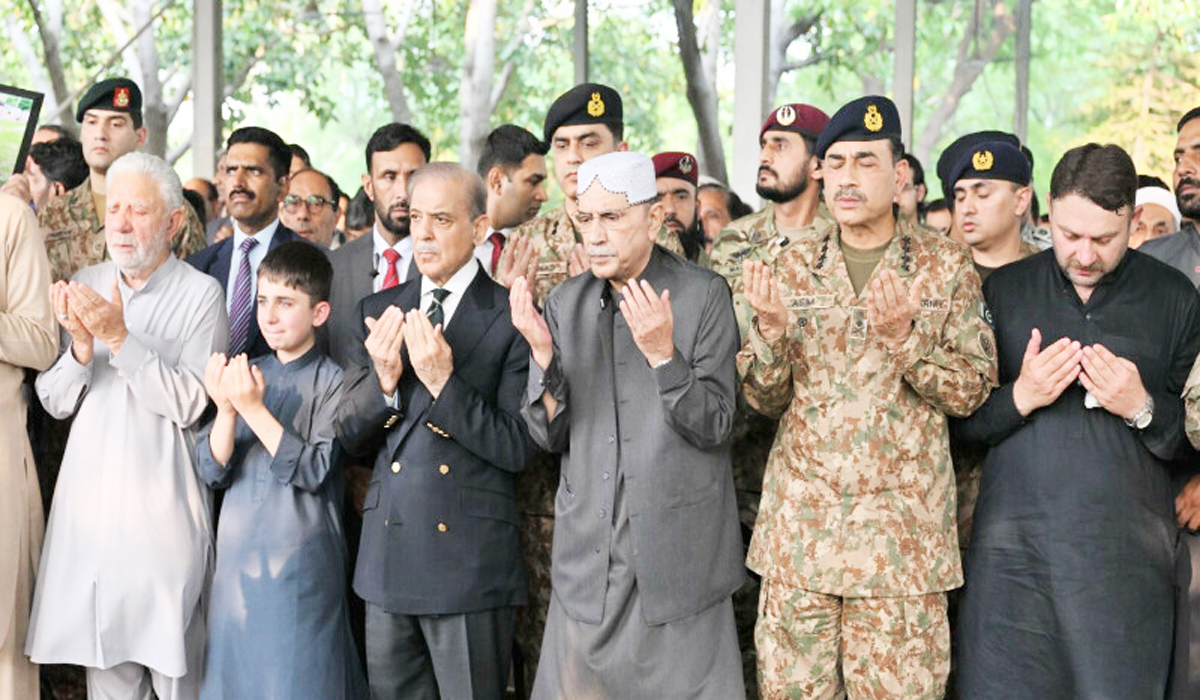 لیفٹننٹ کرنل ظہیرعباس طوری کے صاحبزادے کی نماز جنازہ ادا