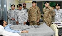 سربراہ پاک بحریہ کا سی ایم ایچ راولپنڈی کا دورہ