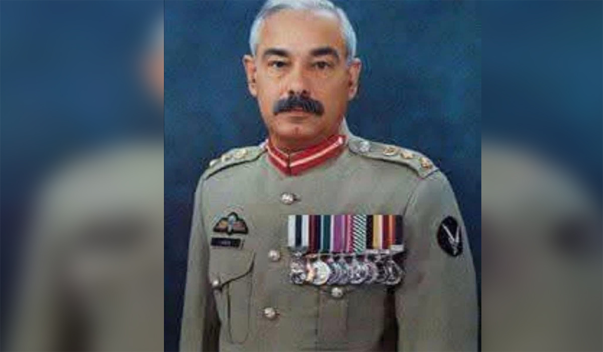 کیا کوئی کیپٹن احسن ملک کو جانتا ہے؟