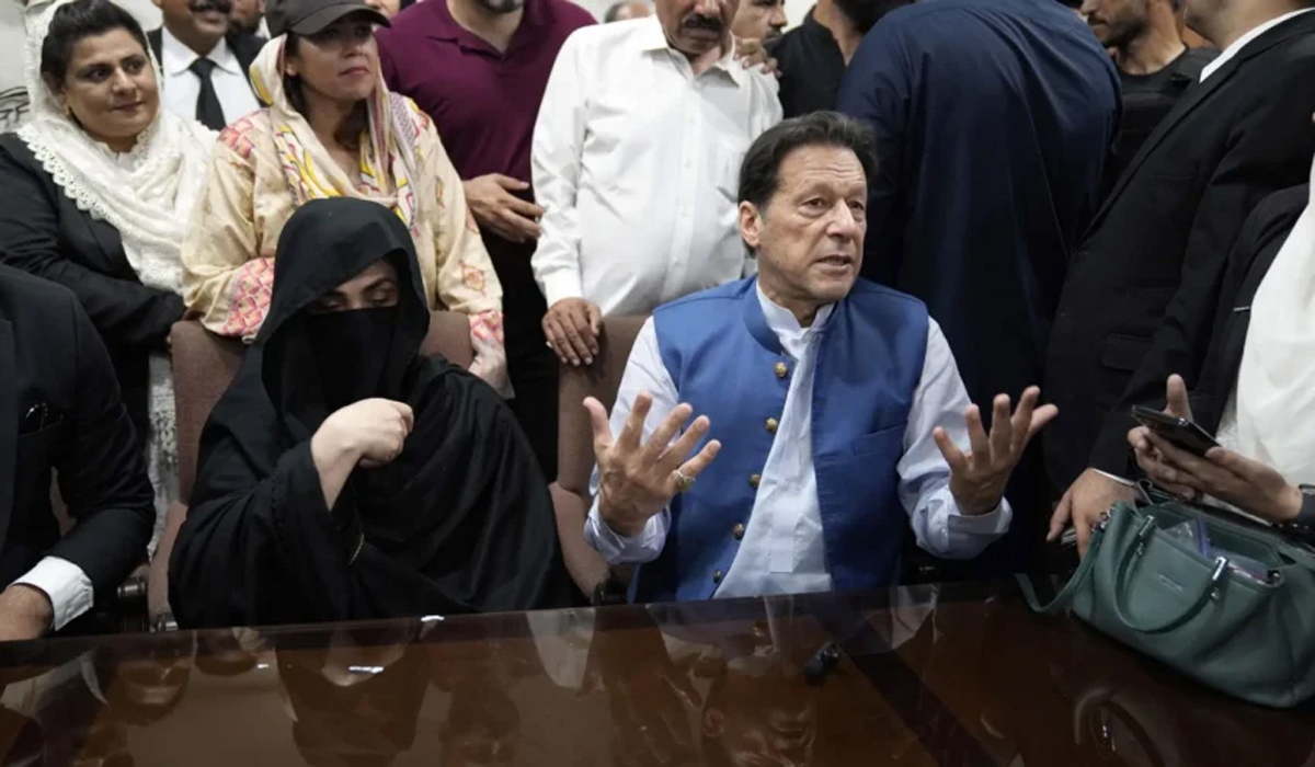 عمران اور بشریٰ کی سزا معطلی کی درخواستیں سماعت کیلئے مقرر