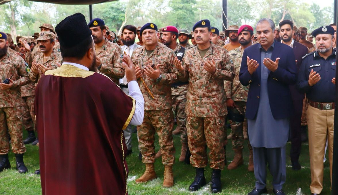 فیلڈ مارشل کا کور ہیڈکوارٹر پشاور کا دورہ