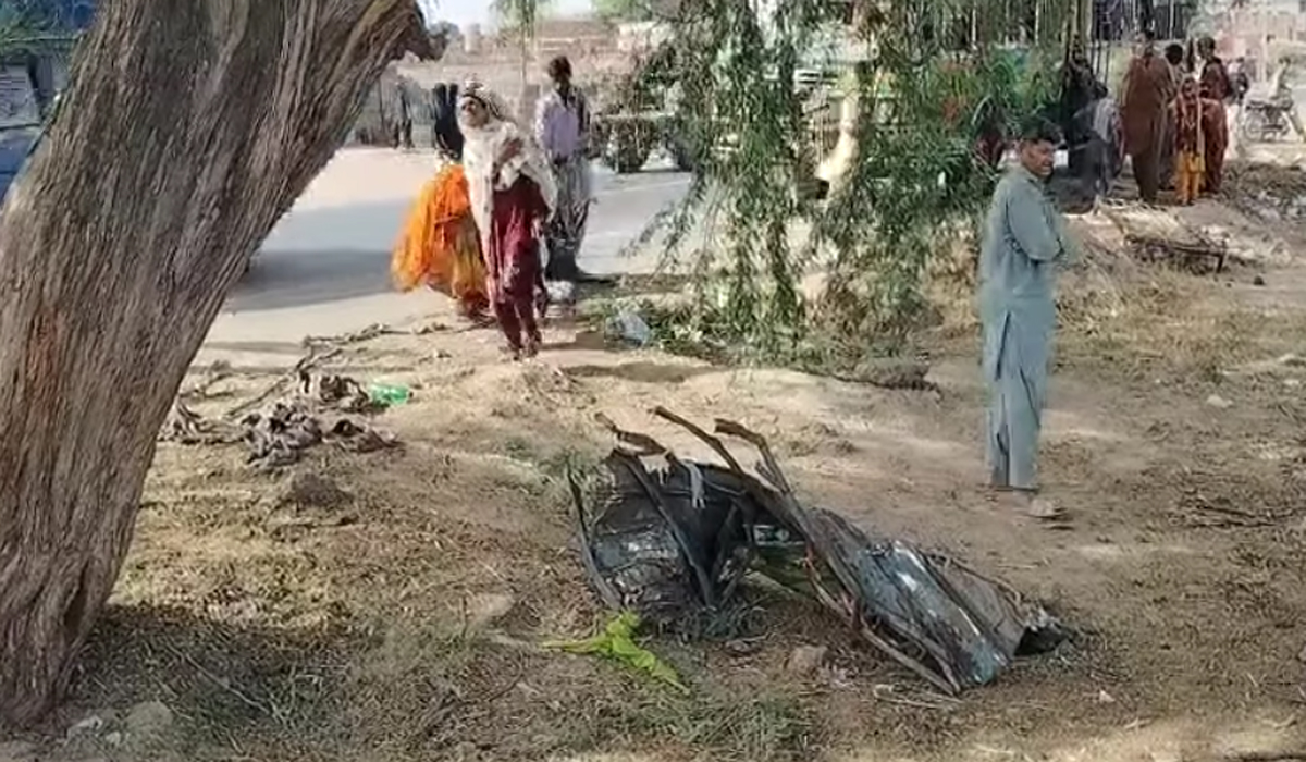 Bus acciden 3 passengers die after falling from roof بس حادثہ،چھت سے گر کر 3 مسافر جاں بحق