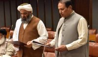 Newly elected members from Khyber Pakhtunkhwa take oath as Senate members خیبرپختونخوا سےنومنتخب اراکین نے سینیٹ رکنیت کاحلف اٹھا لیا