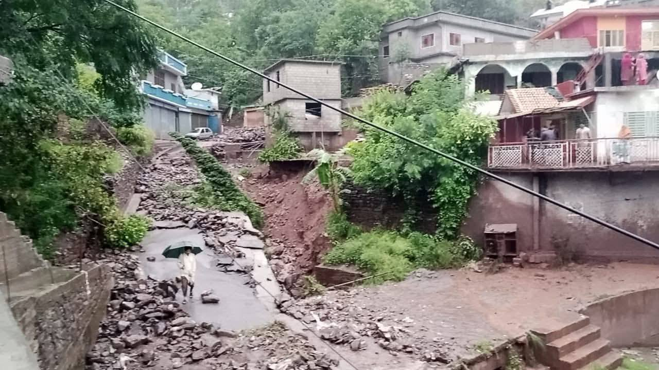 آزاد کشمیر،کلاؤڈ برسٹ،لینڈ سلائیڈنگ،کئی گھر تباہ