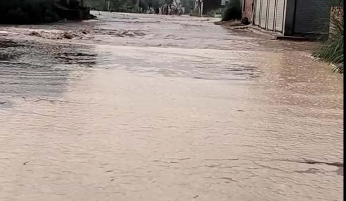 1 نجی سوسائٹی کے قریب دریائے راوی کے بند میں شگاف پڑگیا