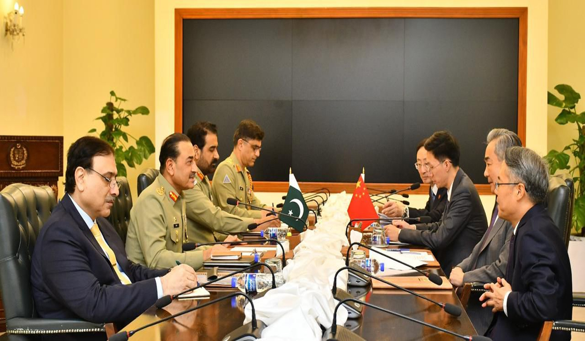 فیلڈ مارشل سے چینی وزیر خارجہ کی ملاقات