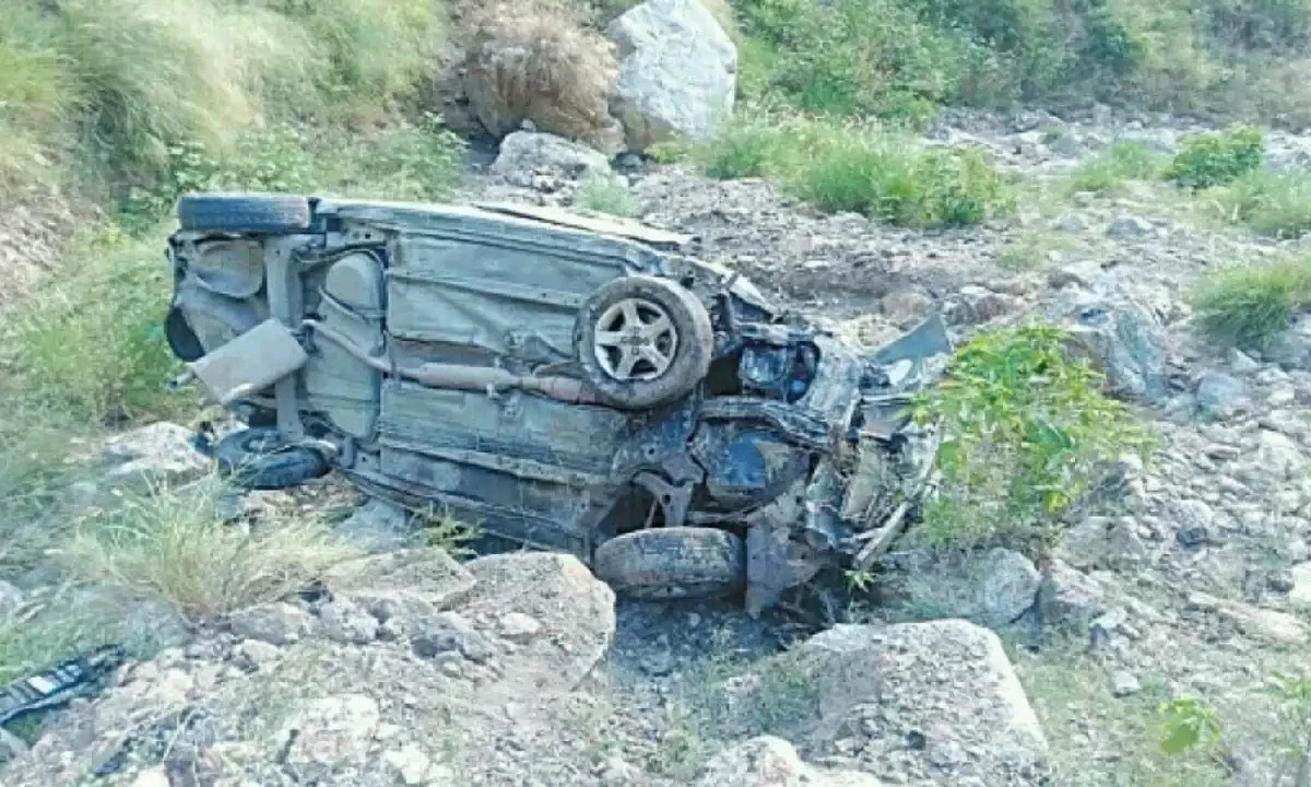 5 killed in horrific car accident in Muzaffarabad مظفرآباد،گاڑی کو خوفناک حادثہ،5 افراد جاں بحق