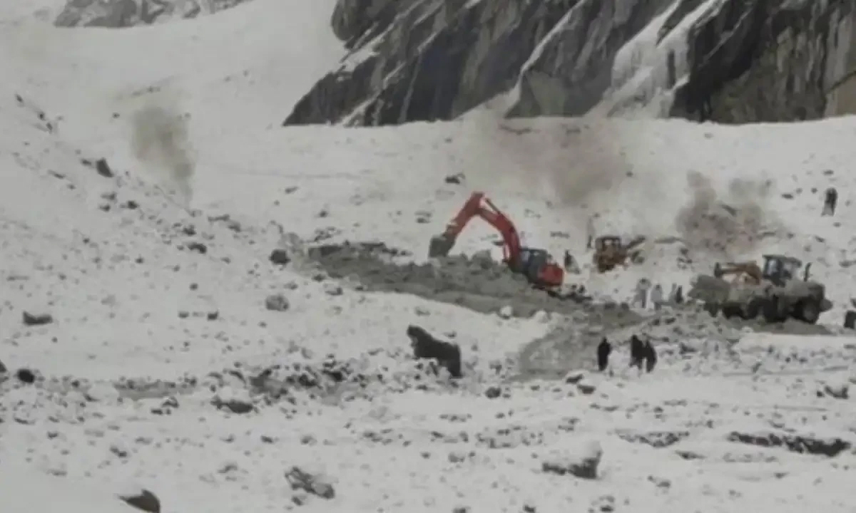Destruction due to glacier eruption in Gulmat village of Hunza Valley وادی ہنزہ کے گاؤں گلمت میں گلیشیئر پھٹنے سے تباہی