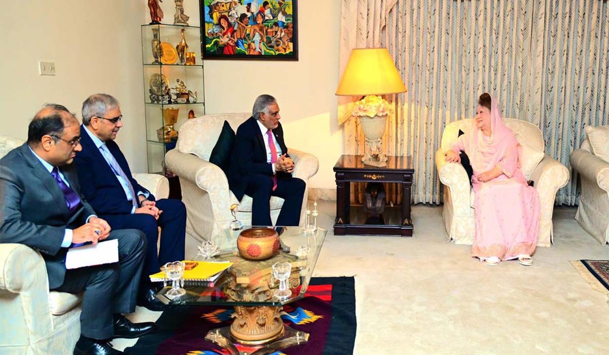 اسحاق ڈار کی بیگم خالدہ ضیا سے ملاقات
