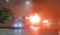کراچی:ڈمپر نے بہن بھائی کو کچل دیا، والد زخمی،7ڈمپرجلا دیئے