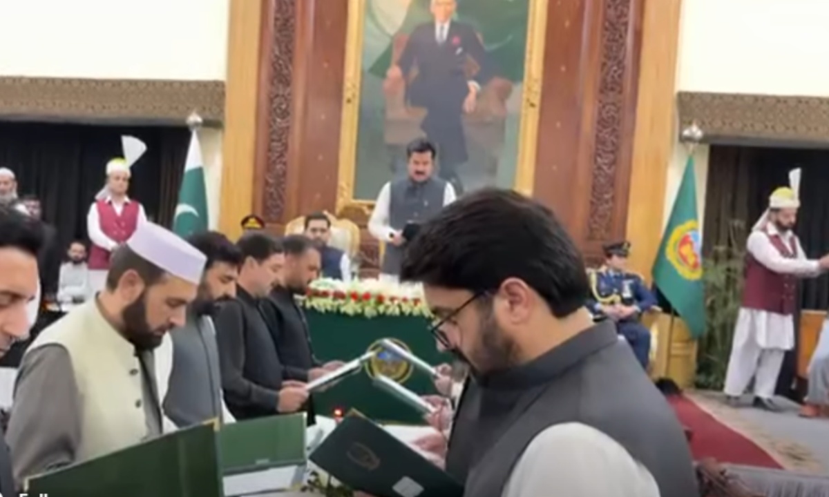 خیبر پختونخوا کی 13 رکنی کابینہ تشکیل،حلف برداری ہوگئی
