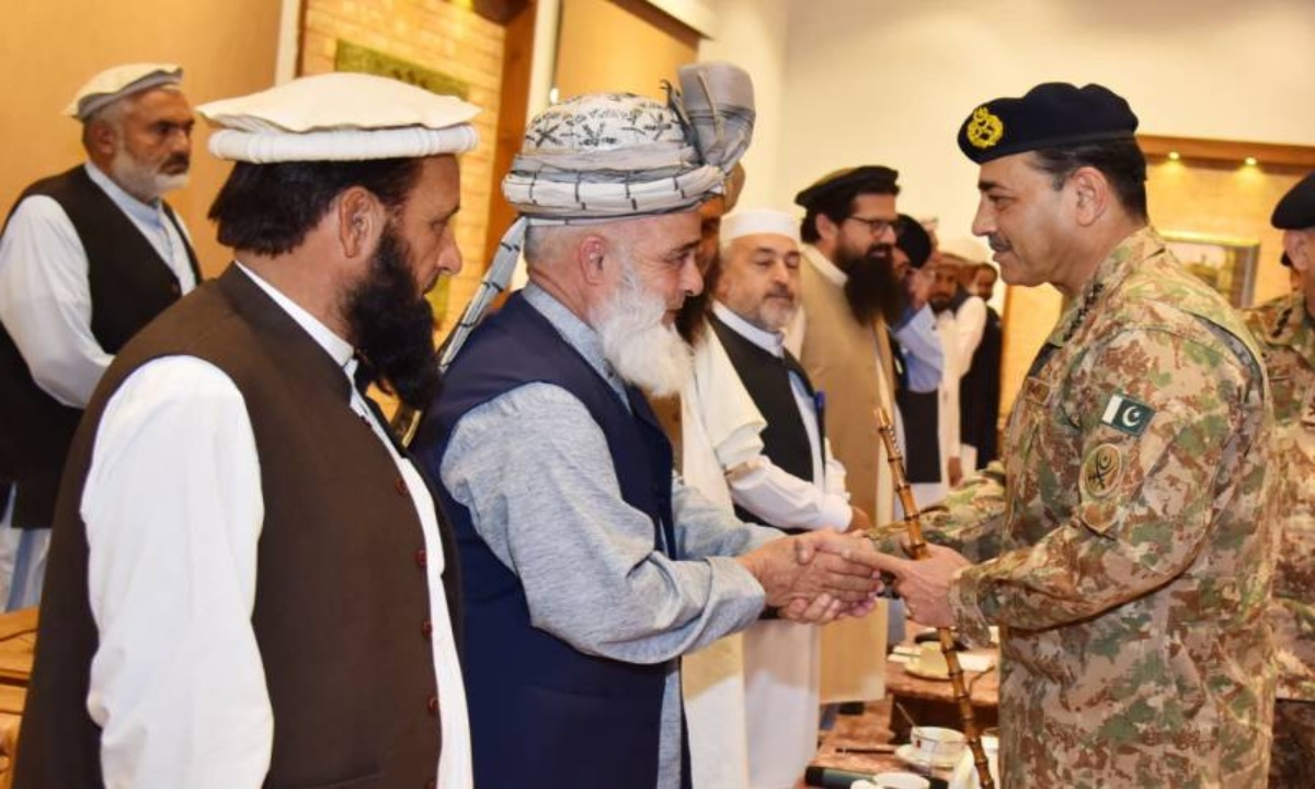 دہشتگردوں اور ان کے سہولتکاروں کا خاتمہ کریں گے،فیلڈ مارشل