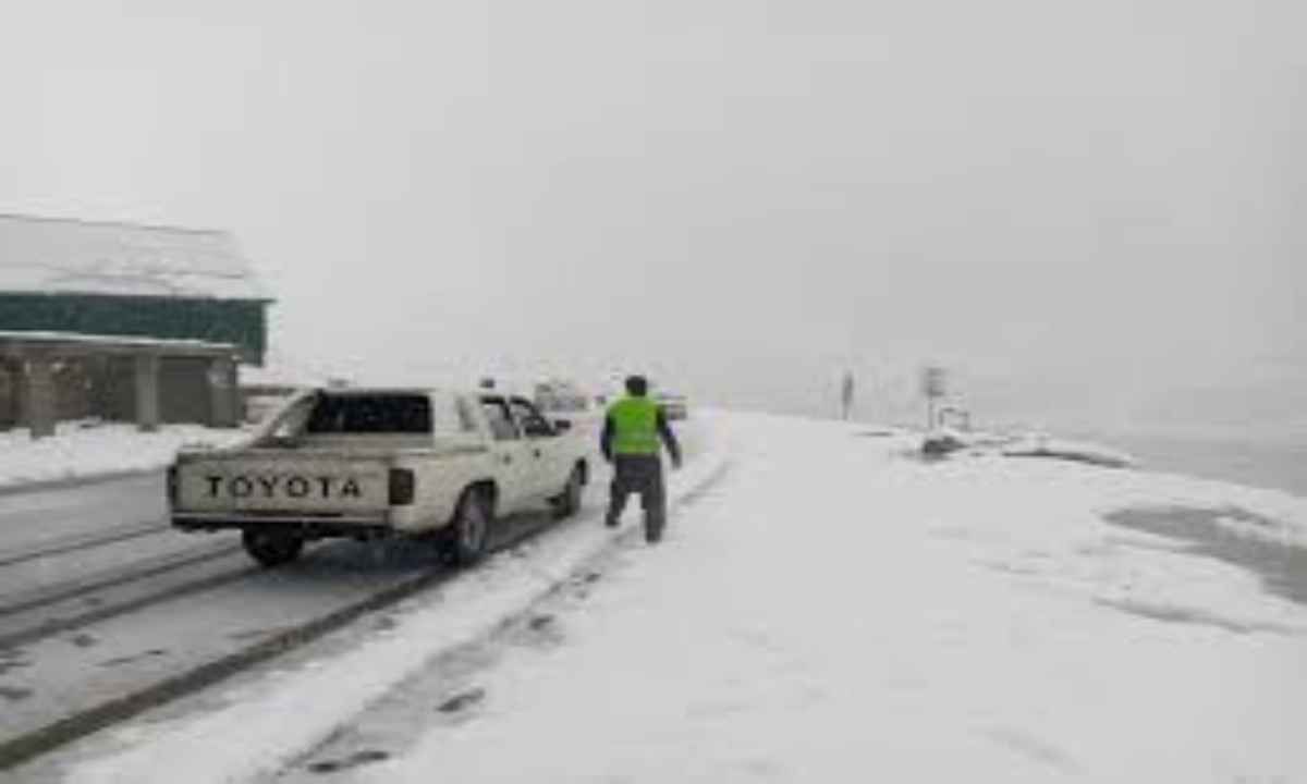وادی کاغان، ناران اور بابو سر ٹاپ پر برفباری کا سلسلہ جاری