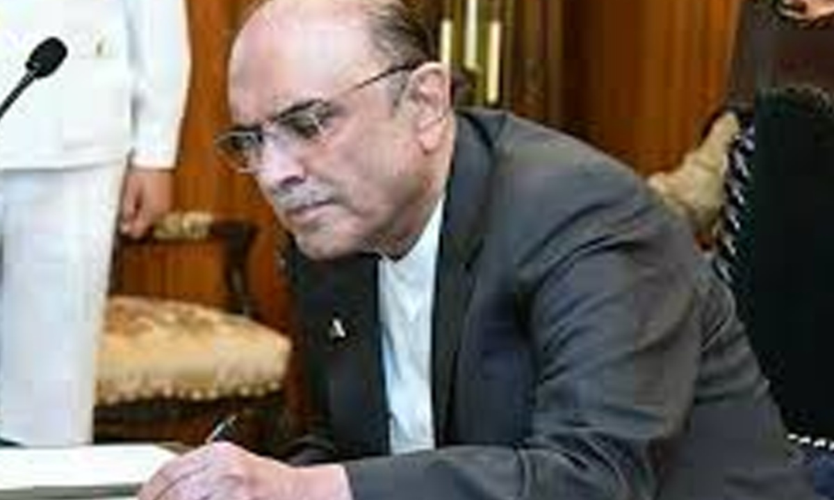 صدر  نے سپریم کورٹ کے دو ججز کے استعفے منظور کر لیے