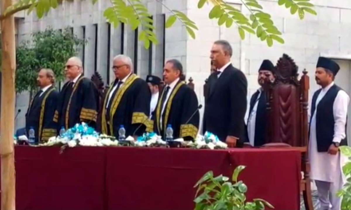 وفاقی آئینی عدالت کے 6 ججز کی تقرری،تین ججز نے حلف اٹھا لیا