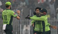 پاکستان نے جنوبی افریقہ کو دو وکٹوں سےشکست دے دی
