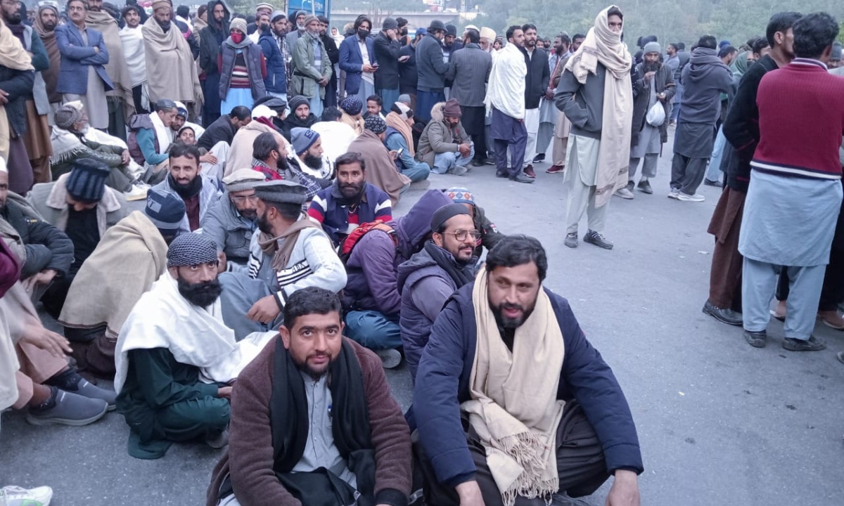 کوہالہ پل پر سرکل بکوٹ کے عوام کا تاریخ ساز دھرنا کوہالہ پل پر سرکل بکوٹ کے عوام کا تاریخ ساز دھرنا
