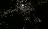 خلا سے لی گئی تصویر میں خانہ کعبہ روشن نقطے کی صورت نمایاں