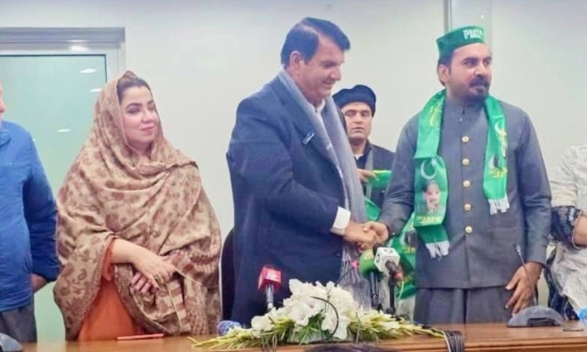 اے این پی کے سینئر رہنما ساتھیوں سمیت ن لیگ میں شامل